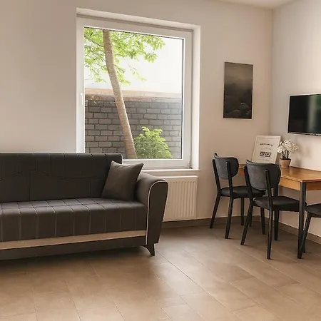 Livemore24 - Space In 24-7 Check-in Wifi