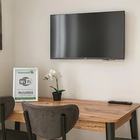 Livemore24 - Space In 24-7 Check-in Wifi *