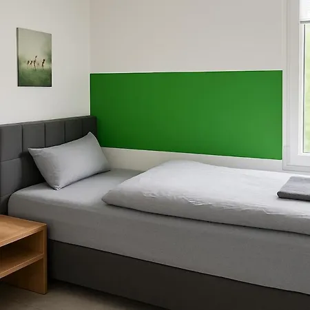 Livemore24 - Space In 24-7 Check-in Wifi *